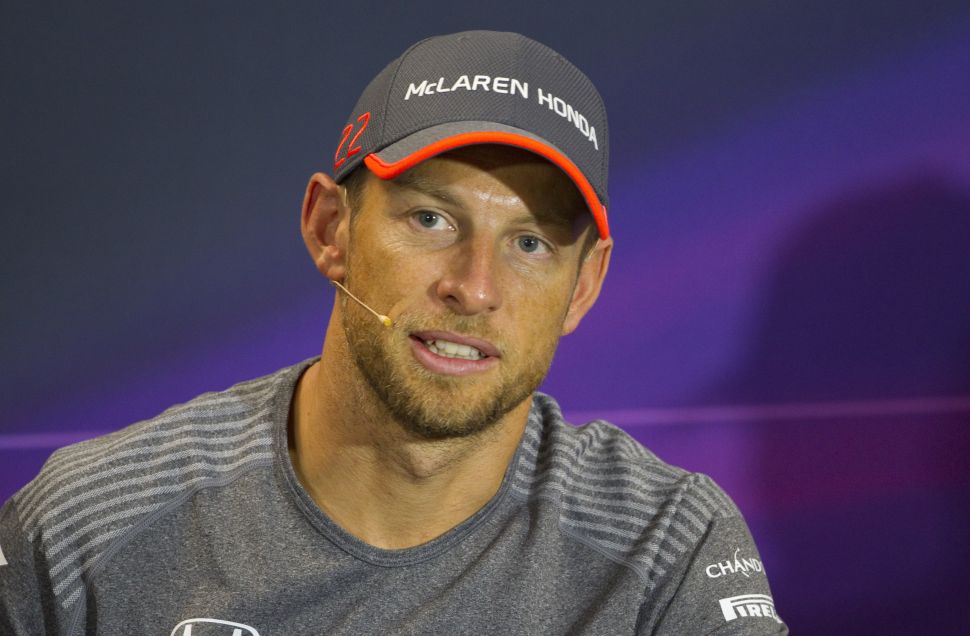 Jenson Button在摩納哥大獎賽首日練習結束後接受訪問。（達志影像）