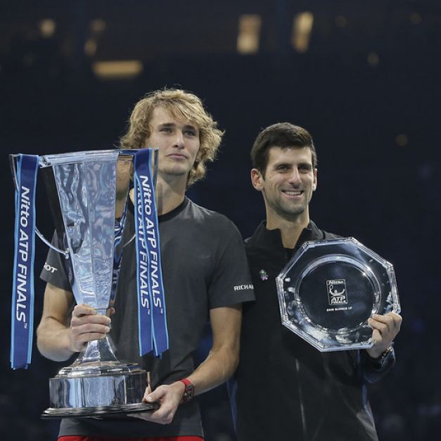 Alexander Zverev（圖左）與球王Novak Djokovic都打出驚人的球季。（達志影像）