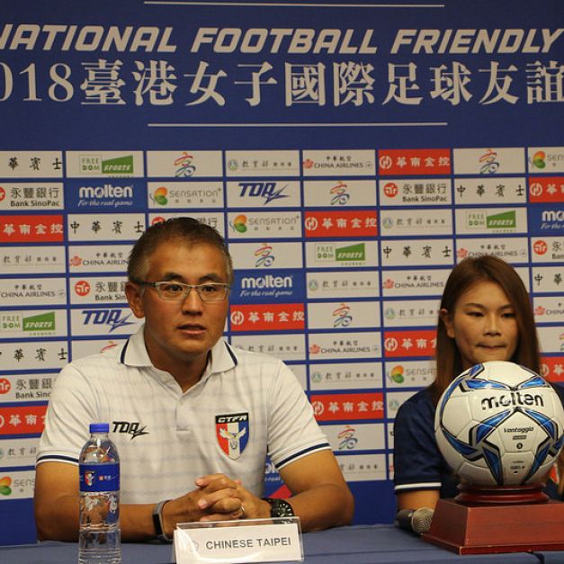 台灣女足總教練堀野博幸（左）與隊長王湘惠。（足協提供）