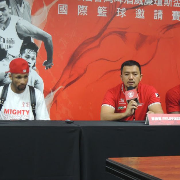 菲律賓Mighty Sports球員Dewarick Spencer(左起)、總教練Bo Perasol、前NBA球員Al Thornton。(陳筱琳/攝)