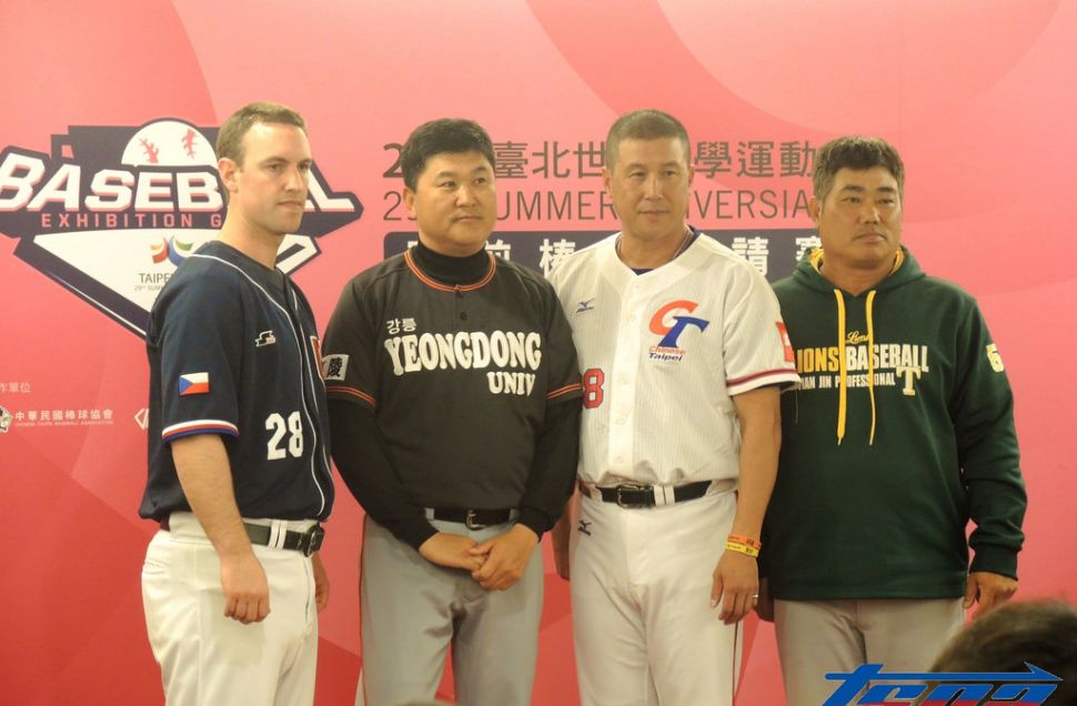 捷克隊教練Michael Griffin（圖左起）、韓國隊教練金喆基、中華隊教練郭李建夫與天津獅教練焦益。（張芷綺／攝）