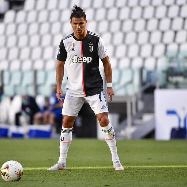 Cristiano Ronaldo專注操刀自由球。（達志影像）